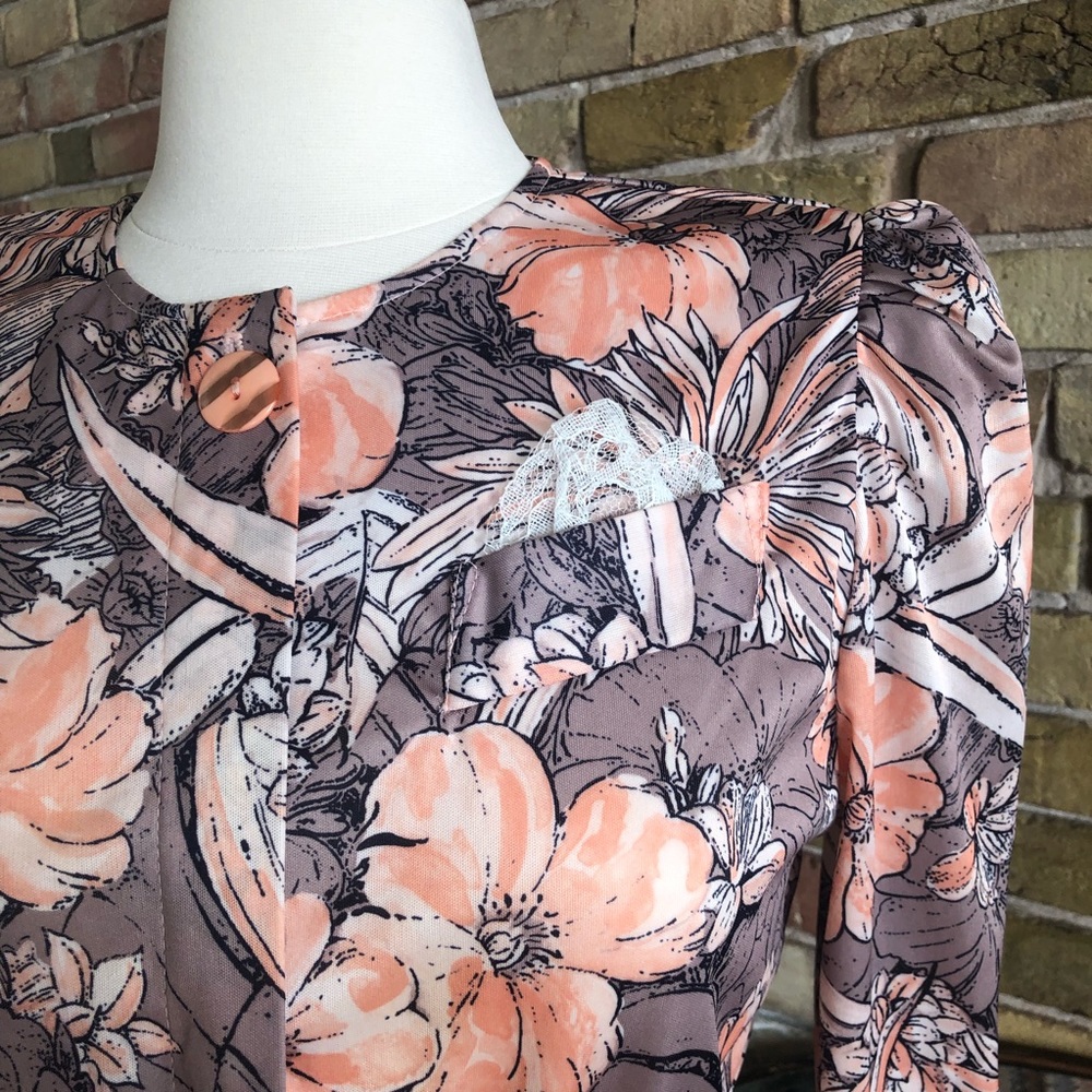 Vintage 80s does 40s floral print dress size s/m in peach and taupe. - Picture 4 of 4
